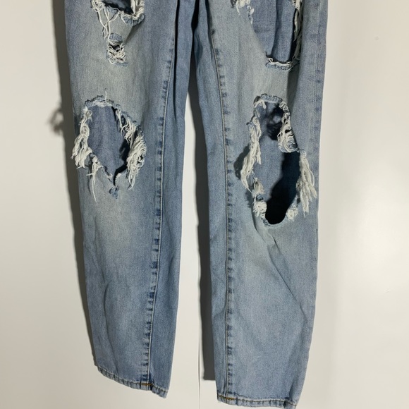 BDG Urban Outfitters Mom High Rise Highly Distressed Lite Blue Denim Size 26 - Picture 9 of 16
